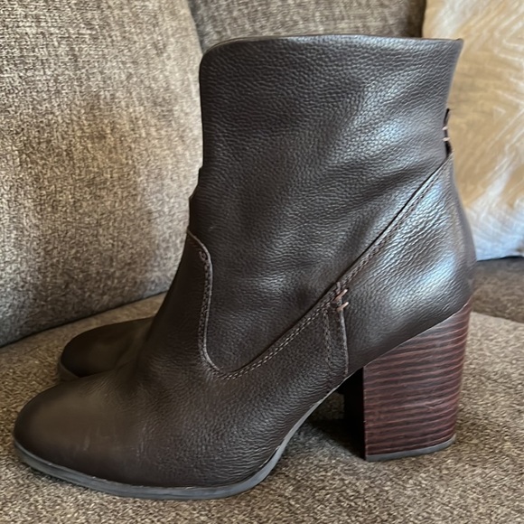 Luca Lane Kat Brown Fold Over
Bootie Size 11 - Picture 2 of 15